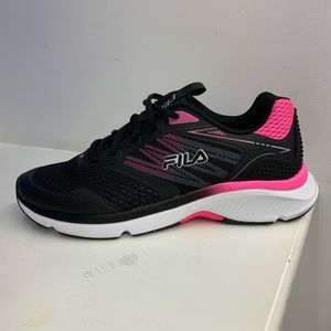 New without a box women’s sneakers size 10 by Fila